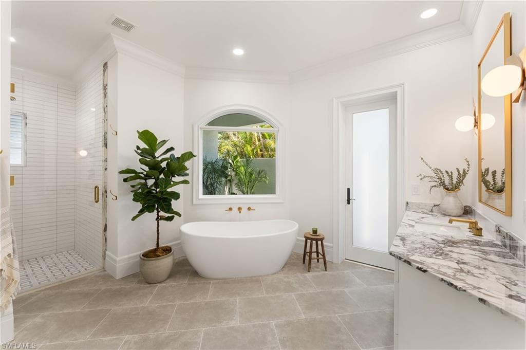 650 Bow Line Dr, Naples, FL 34103-24