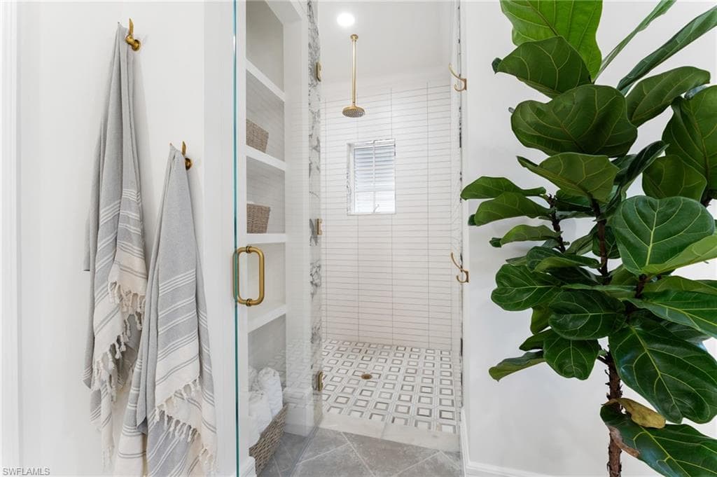 650 Bow Line Dr, Naples, FL 34103-25