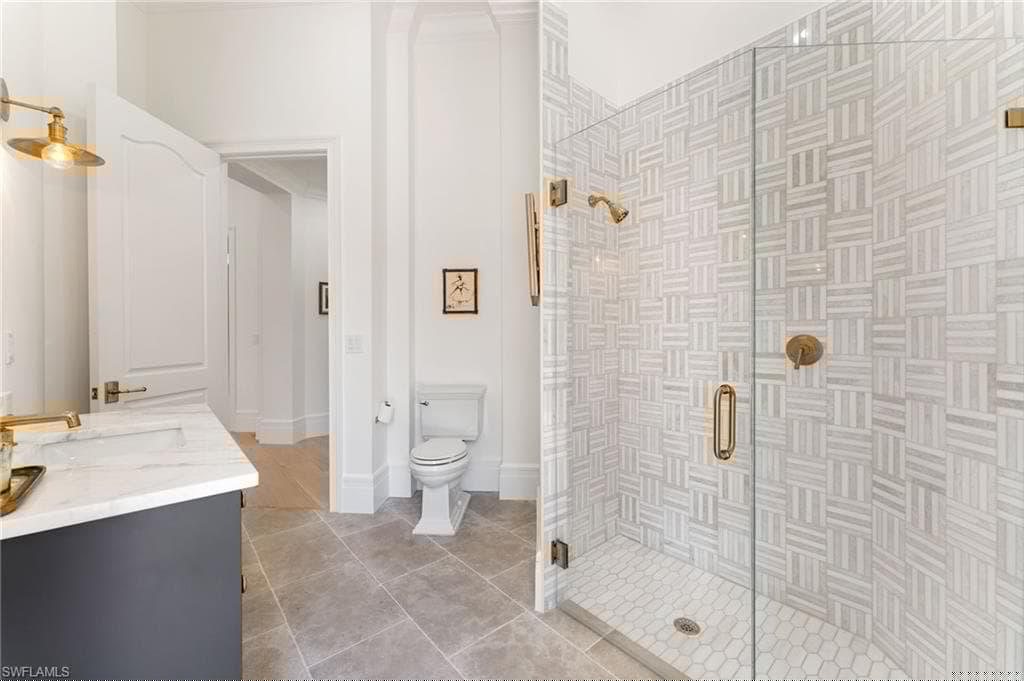 650 Bow Line Dr, Naples, FL 34103-28