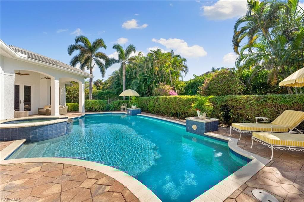 650 Bow Line Dr, Naples, FL 34103-31
