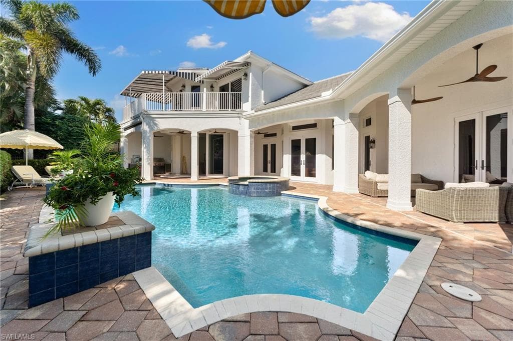 650 Bow Line Dr, Naples, FL 34103-32