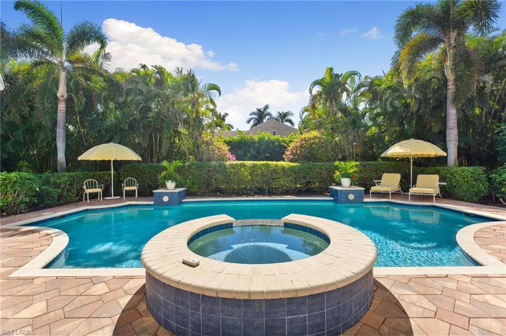 650 Bow Line Dr, Naples, FL 34103-35