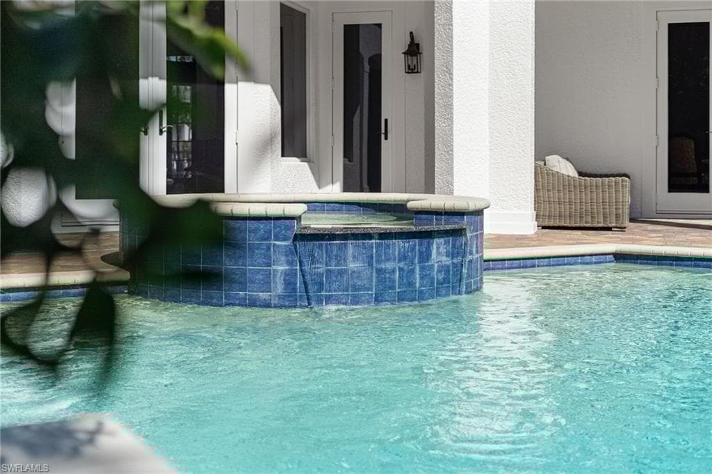 650 Bow Line Dr, Naples, FL 34103-37