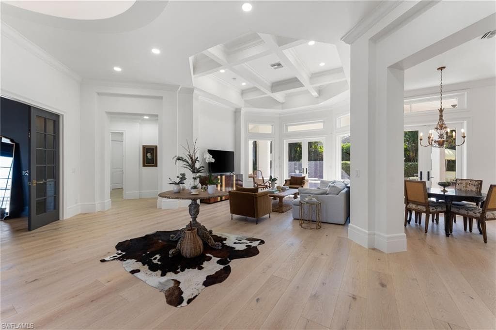 650 Bow Line Dr, Naples, FL 34103-3