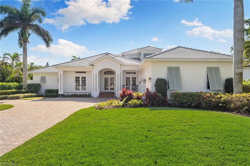 650 Bow Line Dr, Naples, FL 34103-45