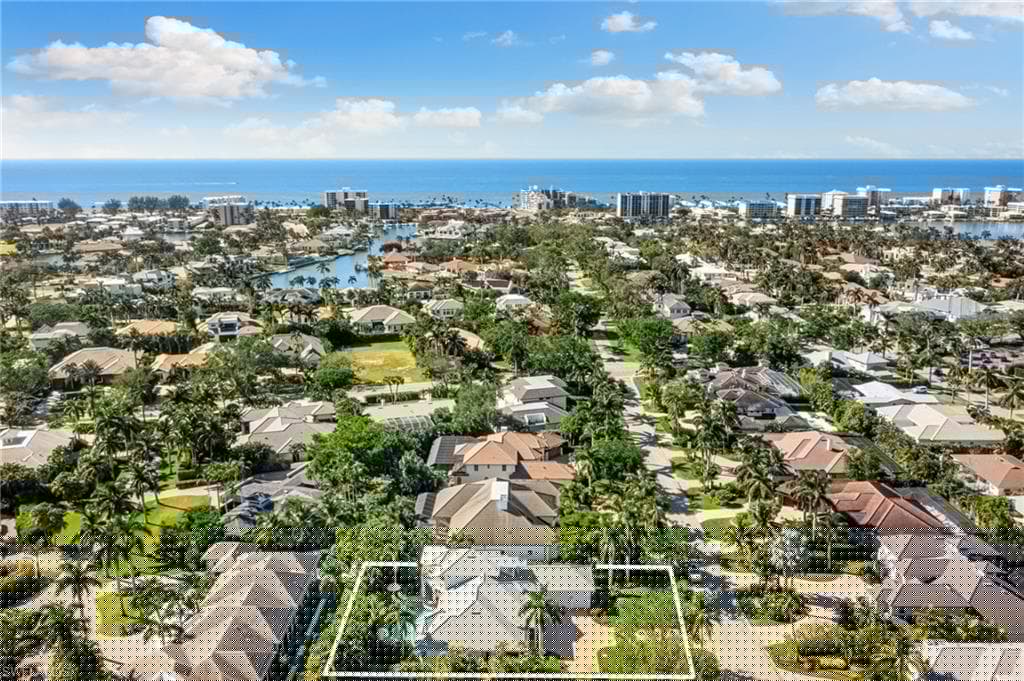 650 Bow Line Dr, Naples, FL 34103-46