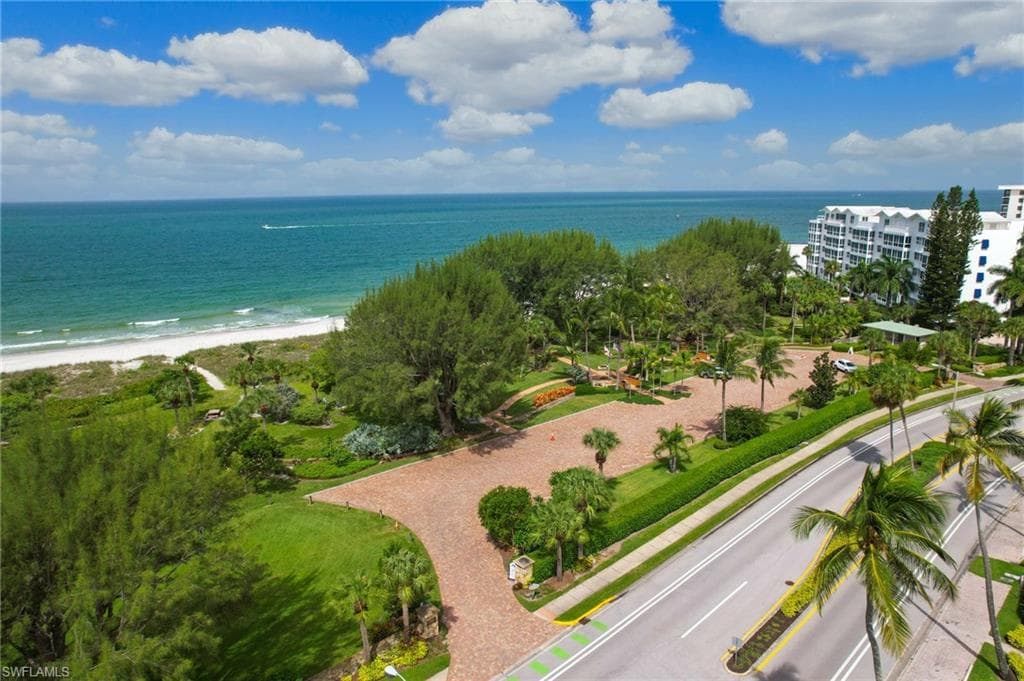 650 Bow Line Dr, Naples, FL 34103-51