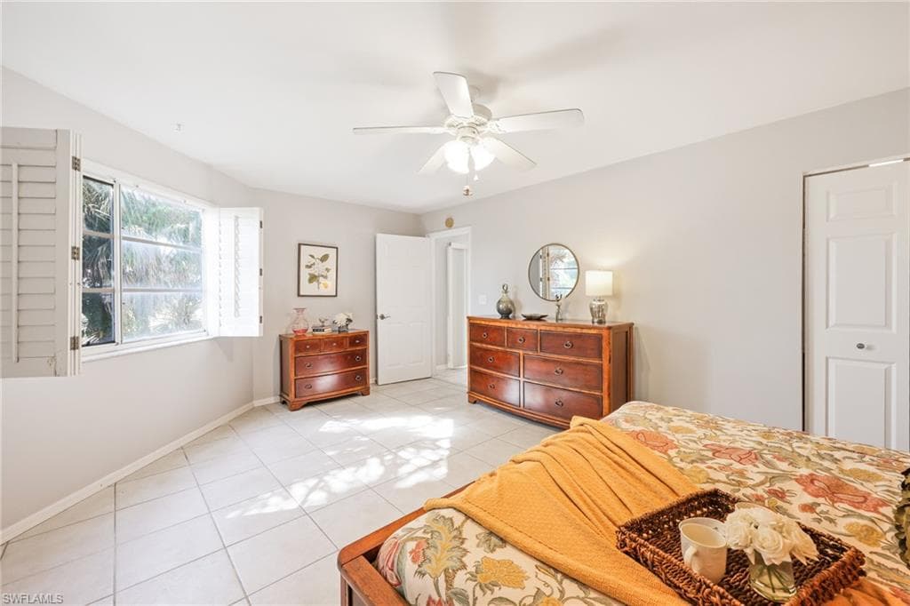 2560 Citrus Lake Dr V-201, Naples, FL 34109-14