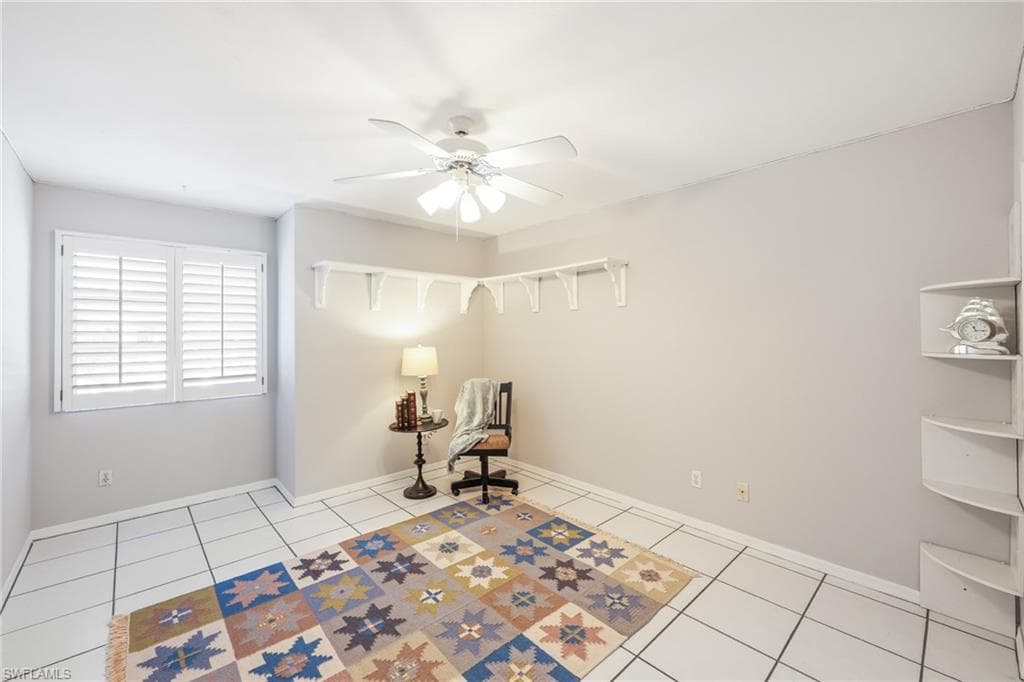 2560 Citrus Lake Dr V-201, Naples, FL 34109-19