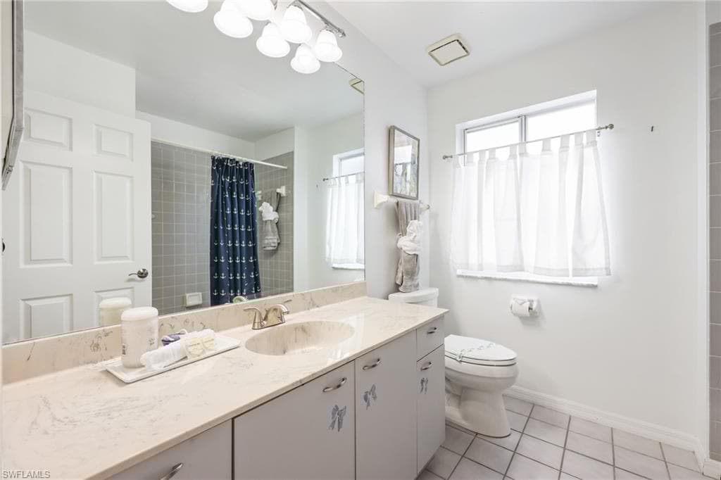 2560 Citrus Lake Dr V-201, Naples, FL 34109-21