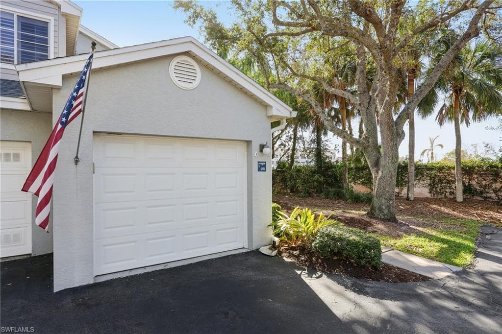 2560 Citrus Lake Dr V-201, Naples, FL 34109-23