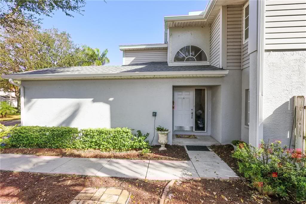 2560 Citrus Lake Dr V-201, Naples, FL 34109-24