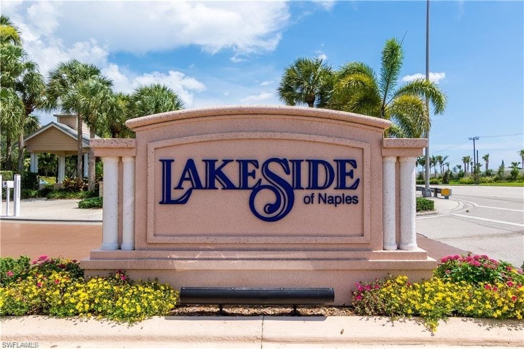 2560 Citrus Lake Dr V-201, Naples, FL 34109-26