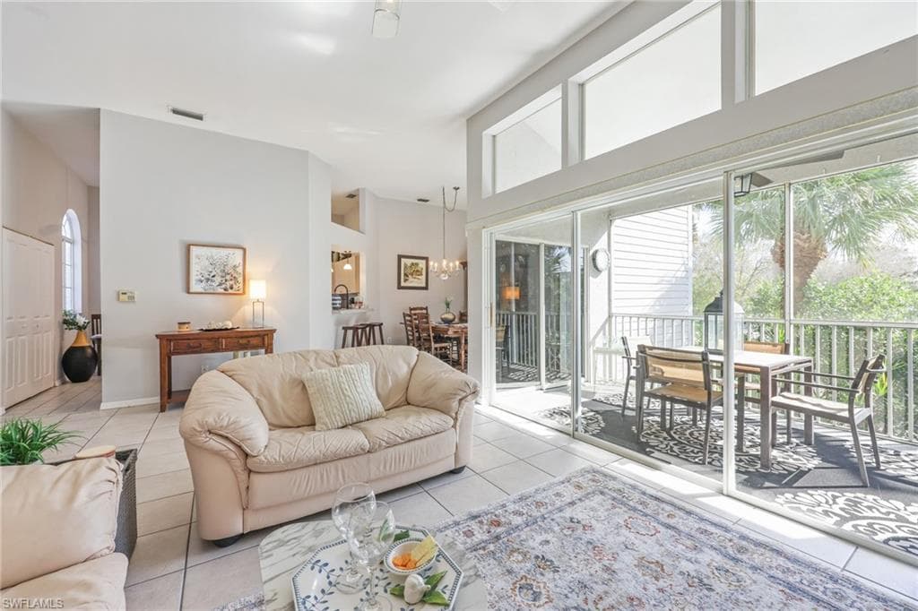 2560 Citrus Lake Dr V-201, Naples, FL 34109-4