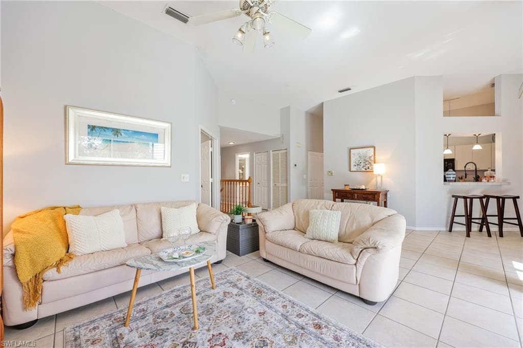 2560 Citrus Lake Dr V-201, Naples, FL 34109-4