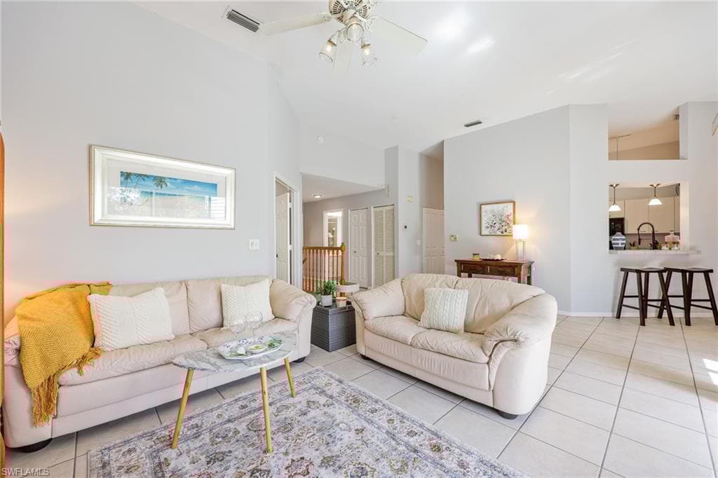 2560 Citrus Lake Dr V-201, Naples, FL 34109-5