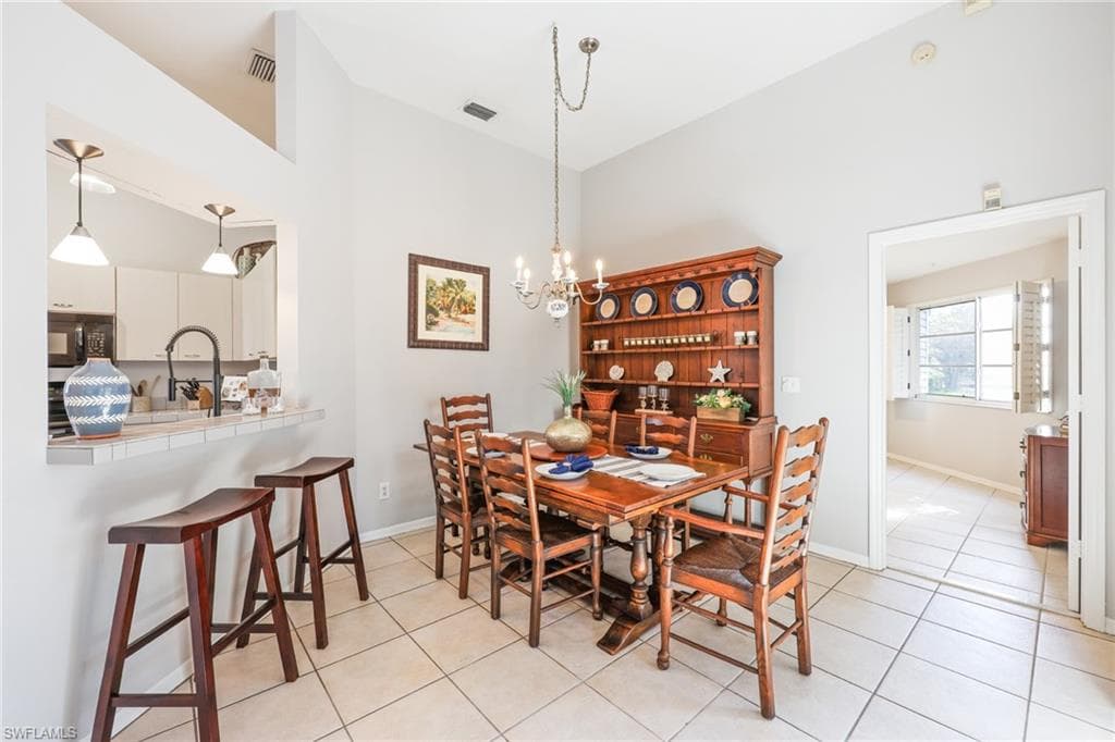 2560 Citrus Lake Dr V-201, Naples, FL 34109-8