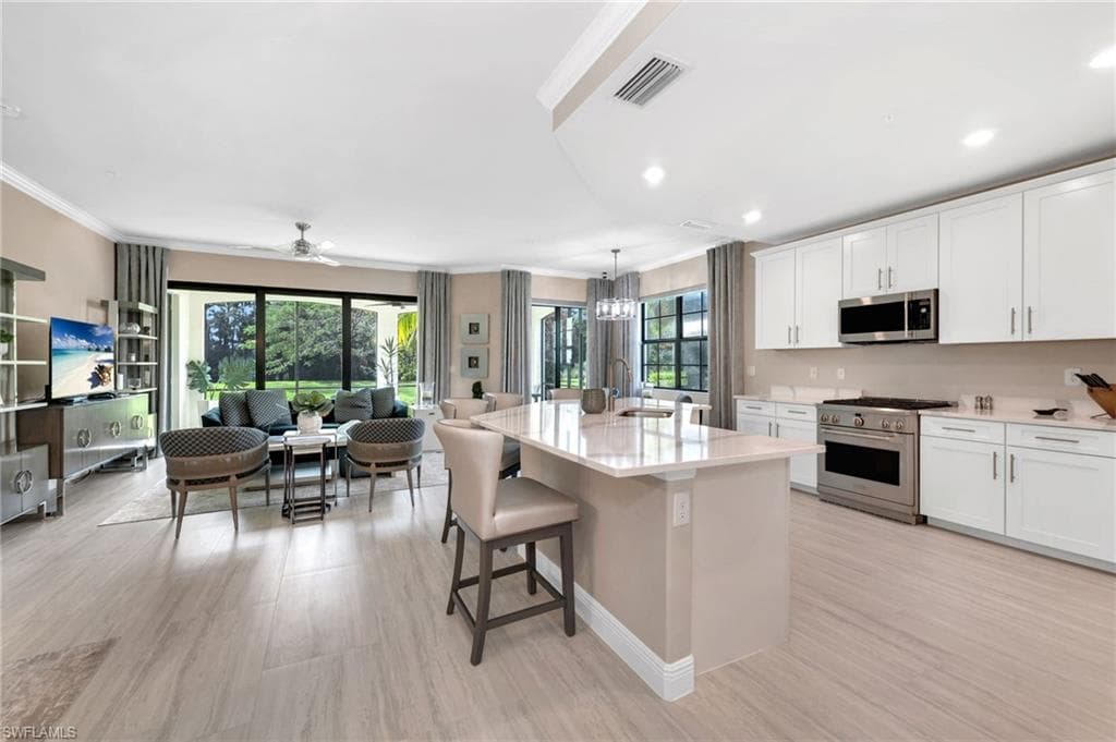16352 Viansa Way 102, Naples, FL 34110-4