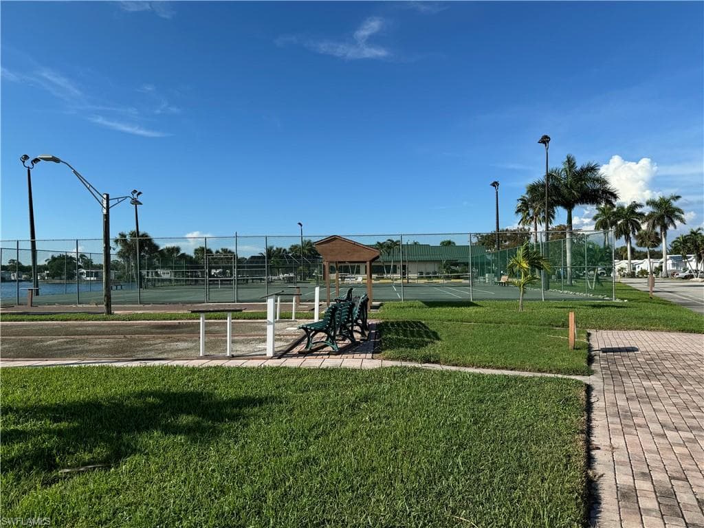 523 Cheetah Dr, Naples, FL 34114-29