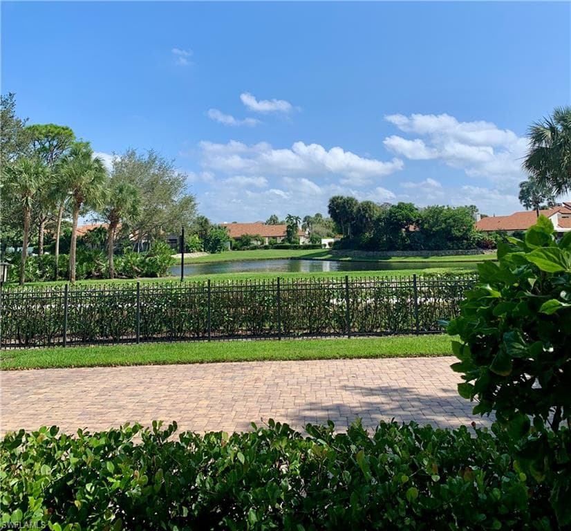 5809 Glencove Dr 902, Naples, FL 34108-2