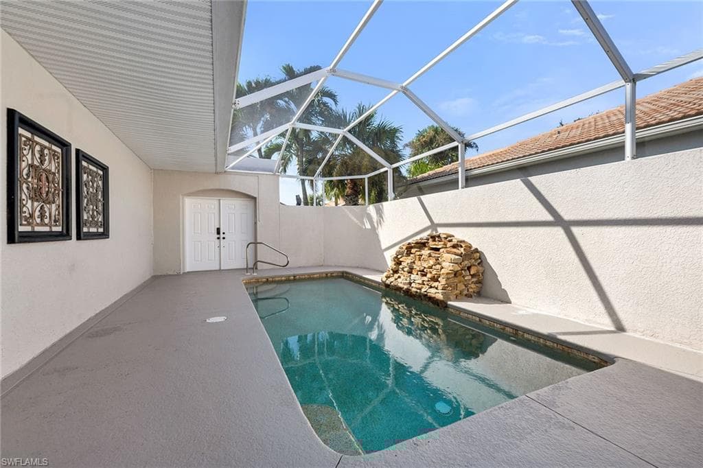 104 Glen Eagle Cir, Naples, FL 34104-28
