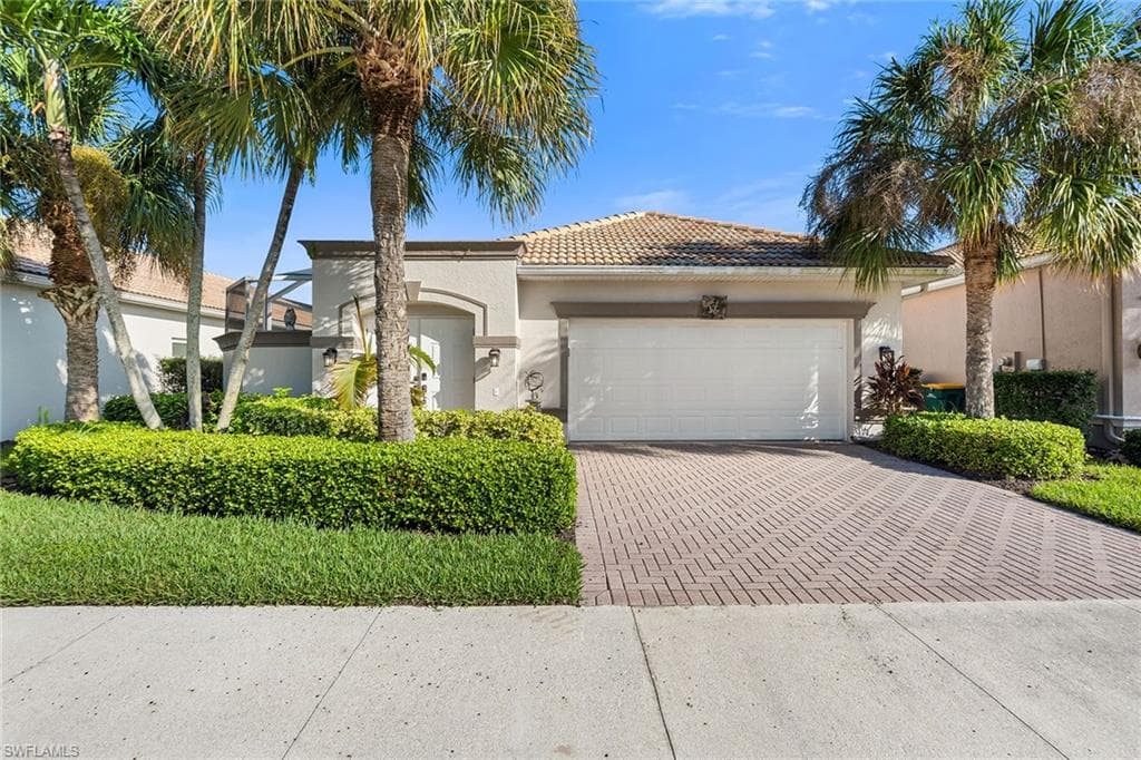 104 Glen Eagle Cir, Naples, FL 34104-2