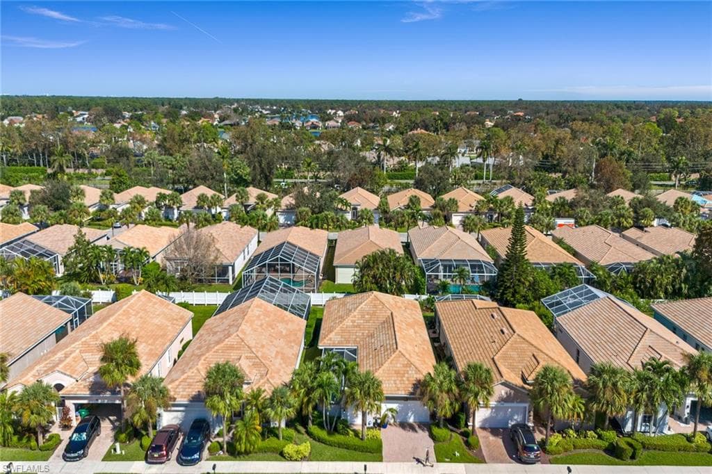 104 Glen Eagle Cir, Naples, FL 34104-35