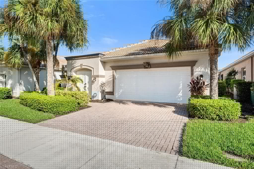 104 Glen Eagle Cir, Naples, FL 34104-39