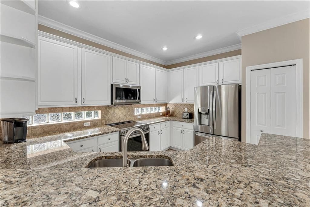 104 Glen Eagle Cir, Naples, FL 34104-8