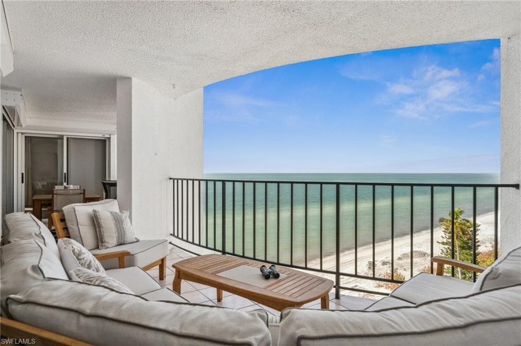3951 Gulf Shore Blvd N 703, Naples, FL 34103-1