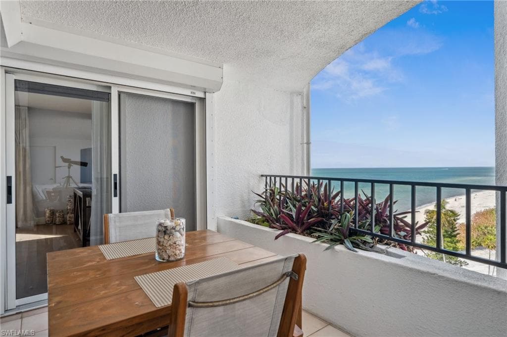 3951 Gulf Shore Blvd N 703, Naples, FL 34103-23