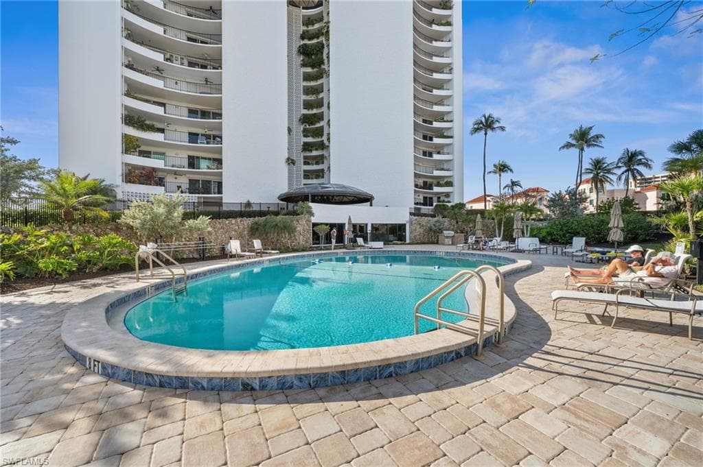 3951 Gulf Shore Blvd N 703, Naples, FL 34103-35