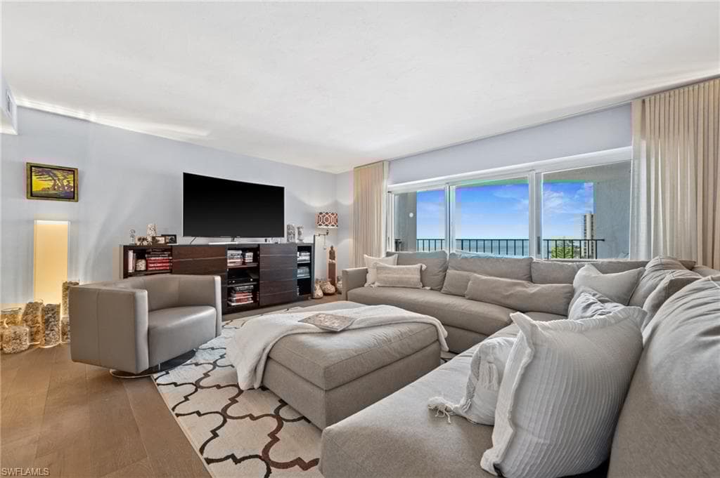 3951 Gulf Shore Blvd N 703, Naples, FL 34103-4