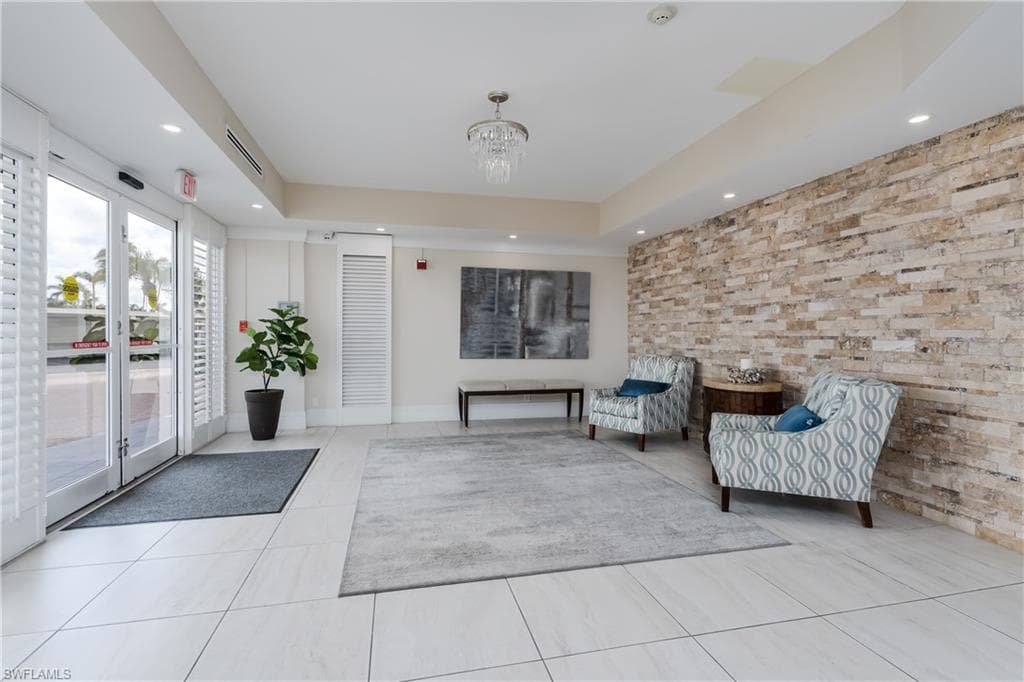 220 Seaview Ct 206, Marco Island, FL 34145-4