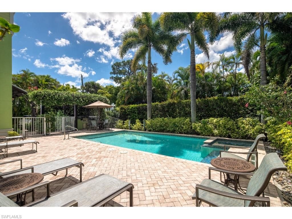 370 11th Ave S 2, Naples, FL 34102-13