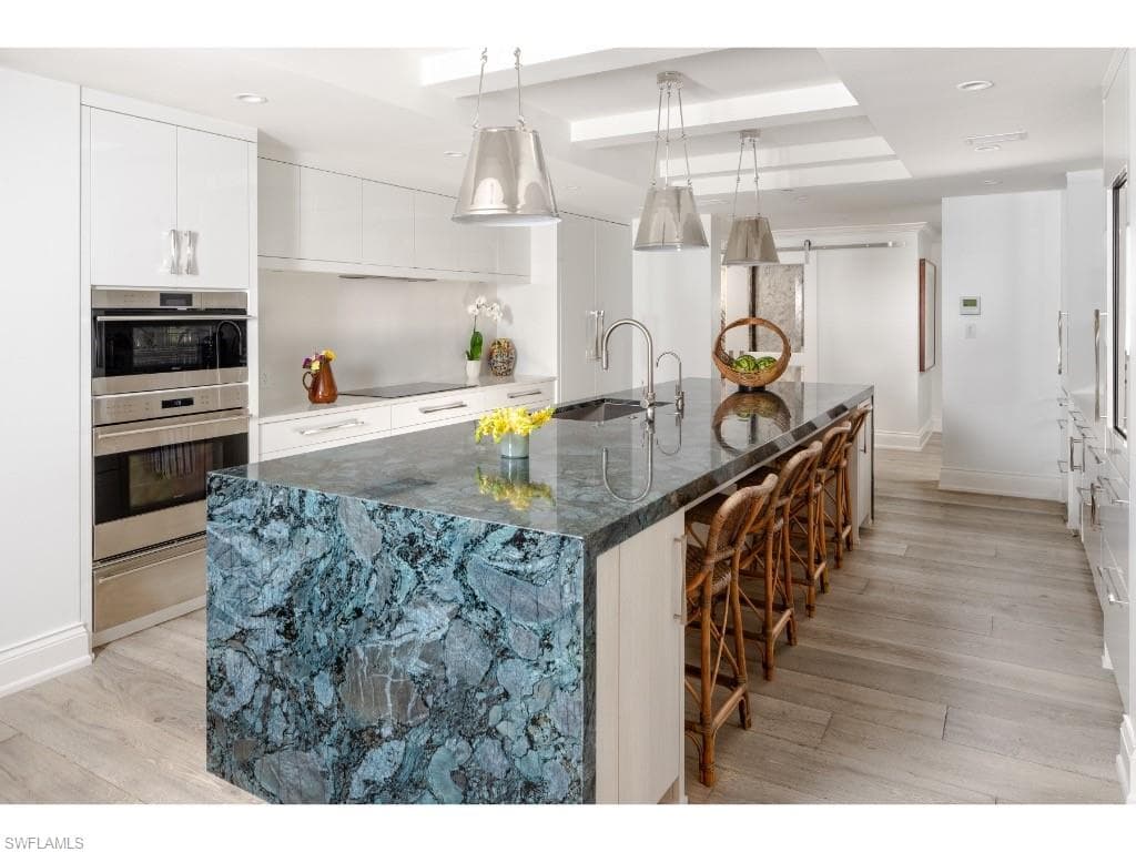 370 11th Ave S 2, Naples, FL 34102-4