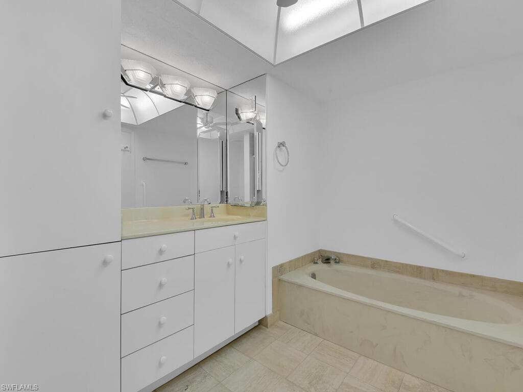 520 Collier Blvd 404, Marco Island, FL 34145-28