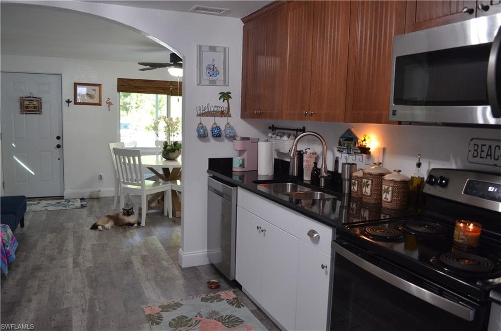 1447 Shadowlawn Dr, Naples, FL 34104-11