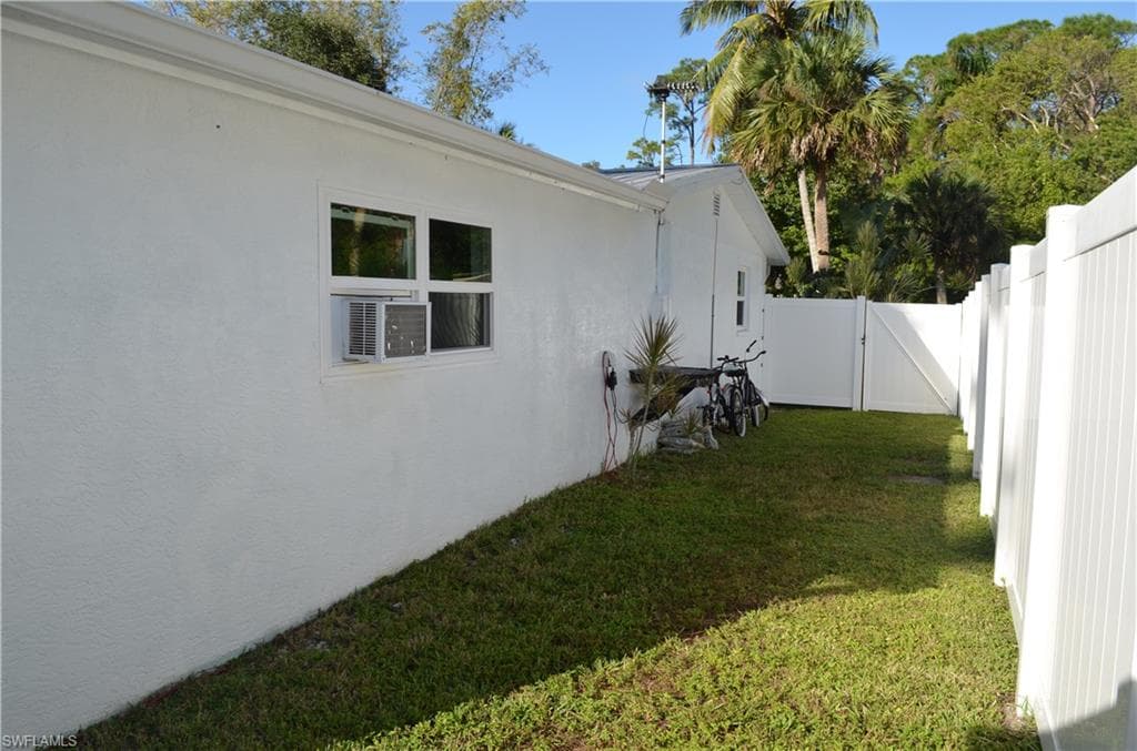 1447 Shadowlawn Dr, Naples, FL 34104-24