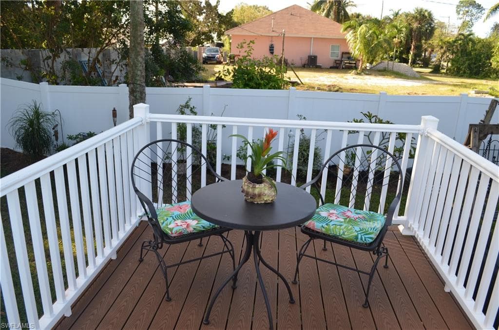 1447 Shadowlawn Dr, Naples, FL 34104-5