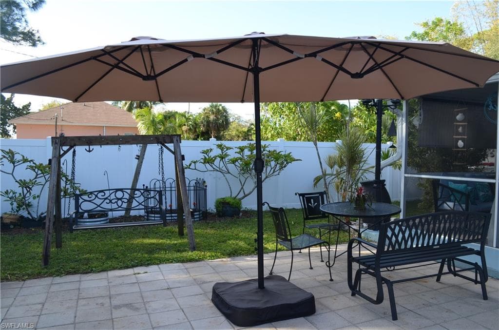 1447 Shadowlawn Dr, Naples, FL 34104-7
