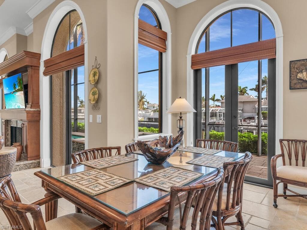 867 Chestnut Ct, Marco Island, FL 34145-15