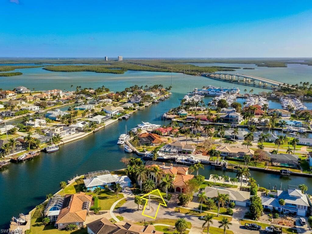 867 Chestnut Ct, Marco Island, FL 34145-5