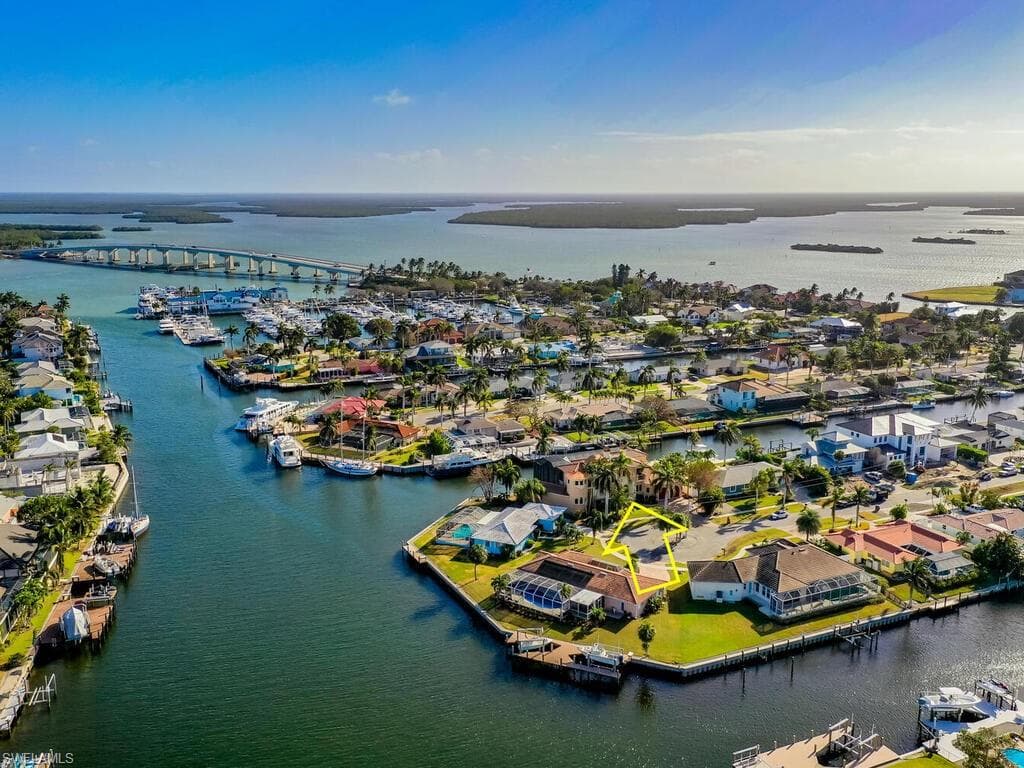 867 Chestnut Ct, Marco Island, FL 34145-6