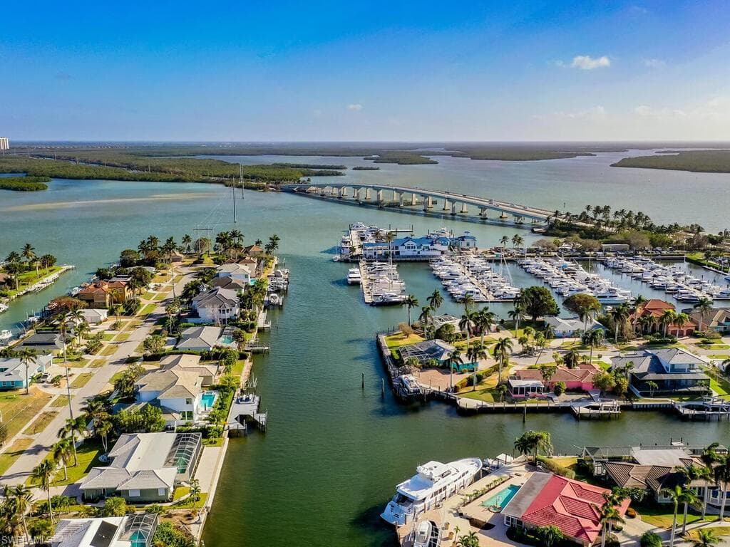 867 Chestnut Ct, Marco Island, FL 34145-7