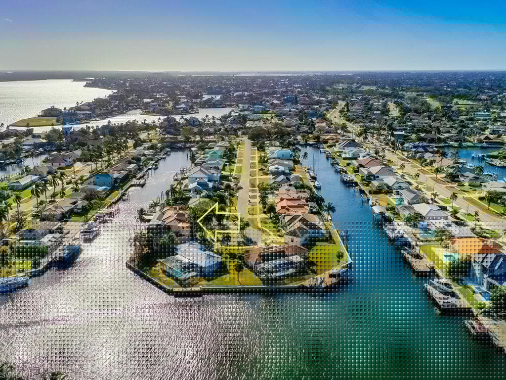 867 Chestnut Ct, Marco Island, FL 34145-8