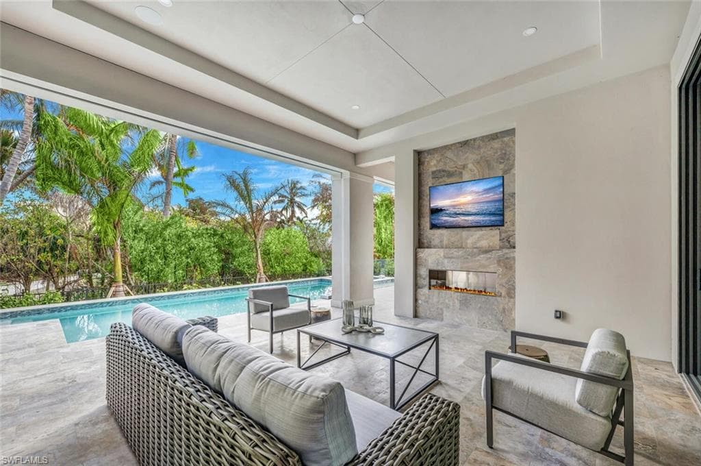 3540 Crayton Rd, Naples, FL 34103-27