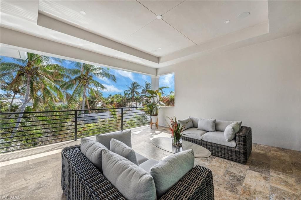 3540 Crayton Rd, Naples, FL 34103-39