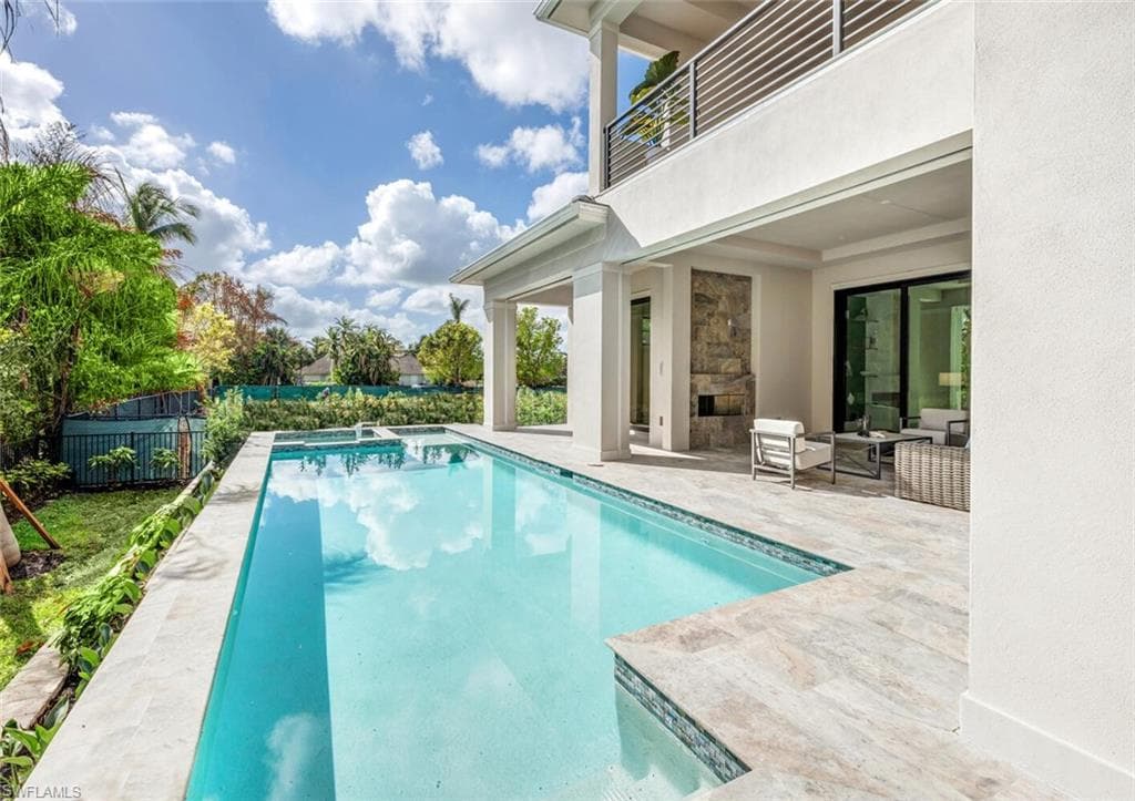 3540 Crayton Rd, Naples, FL 34103-51