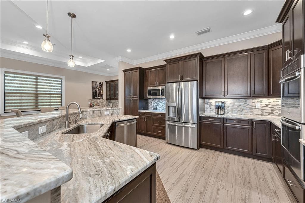 699 98th Ave N, Naples, FL 34108-9